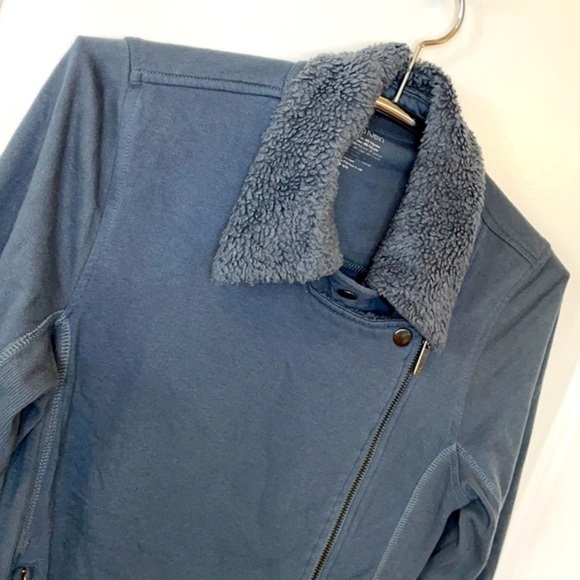 CALVIN KLEIN | Women’s Dark Gray Full Zip Fuzzy Collared Lightweight Jacket, Med - Picture 6 of 9